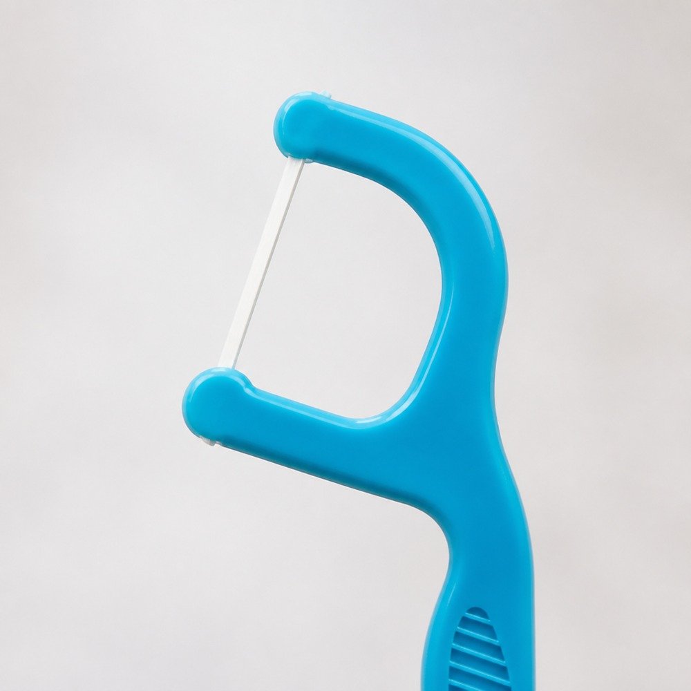 Kids Dental Floss Pick K4 - Slim Blue Handle - close-up detail